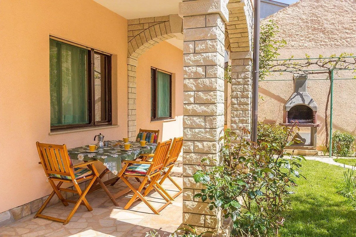 Apartment Ljuba Pula 0*,  Croatia